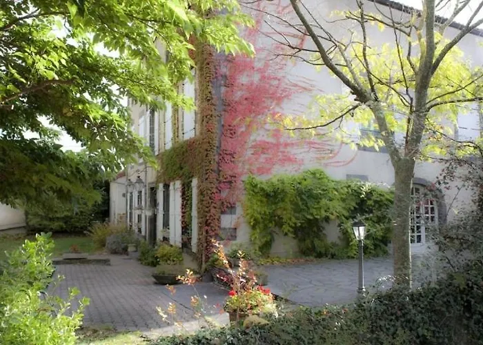 Hotel Le Petit Bonneval Perignat-les-Sarlieve